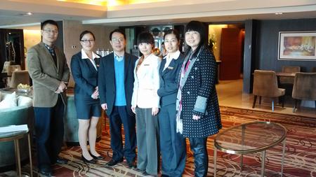 温德姆酒店与实习生合影