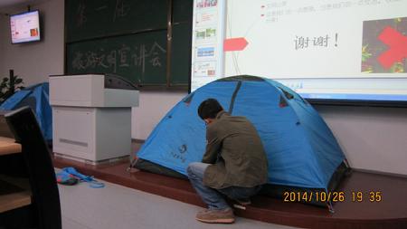 360现场演示搭帐蓬