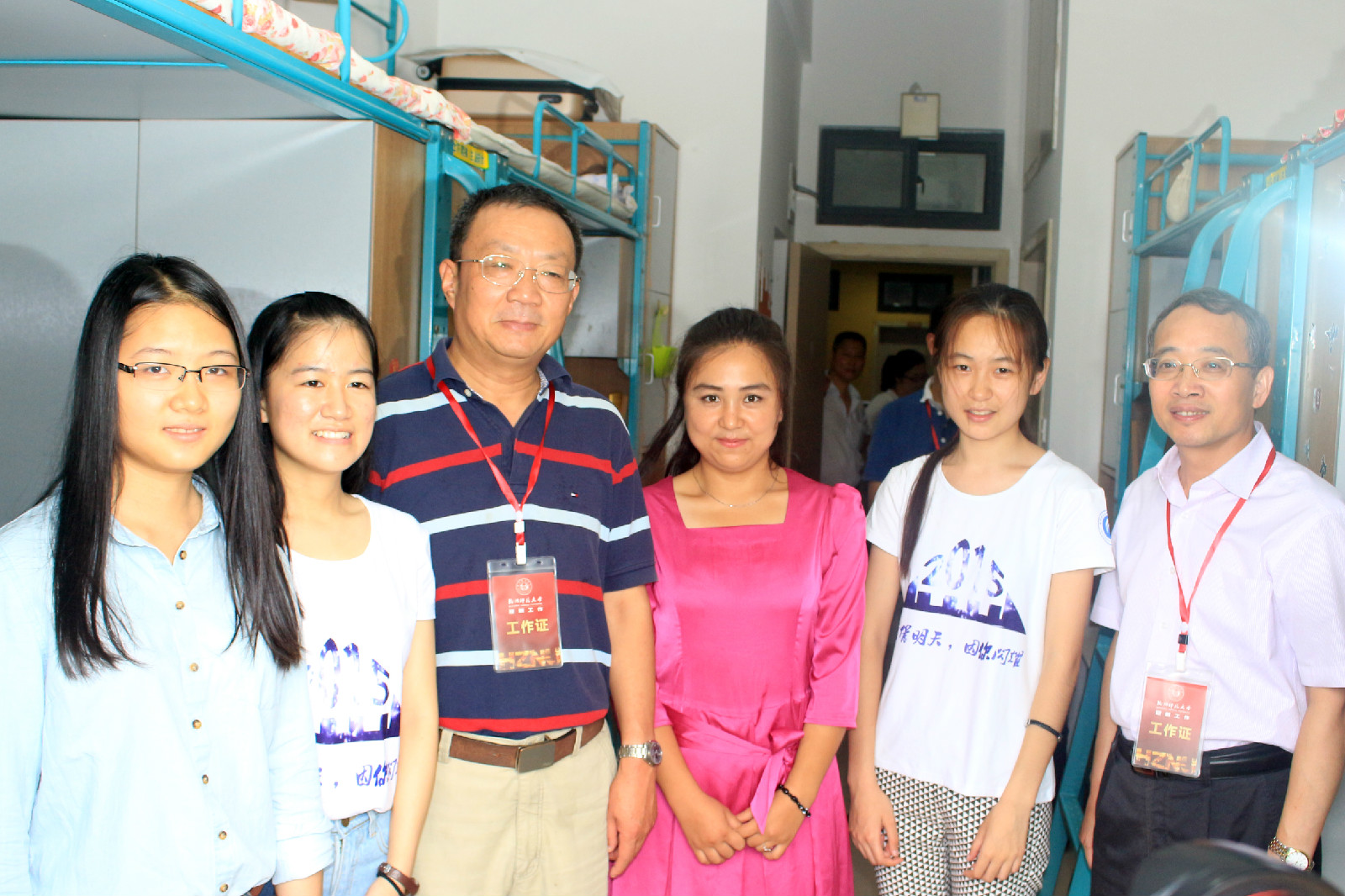 杜卫校长走访新生寝室2