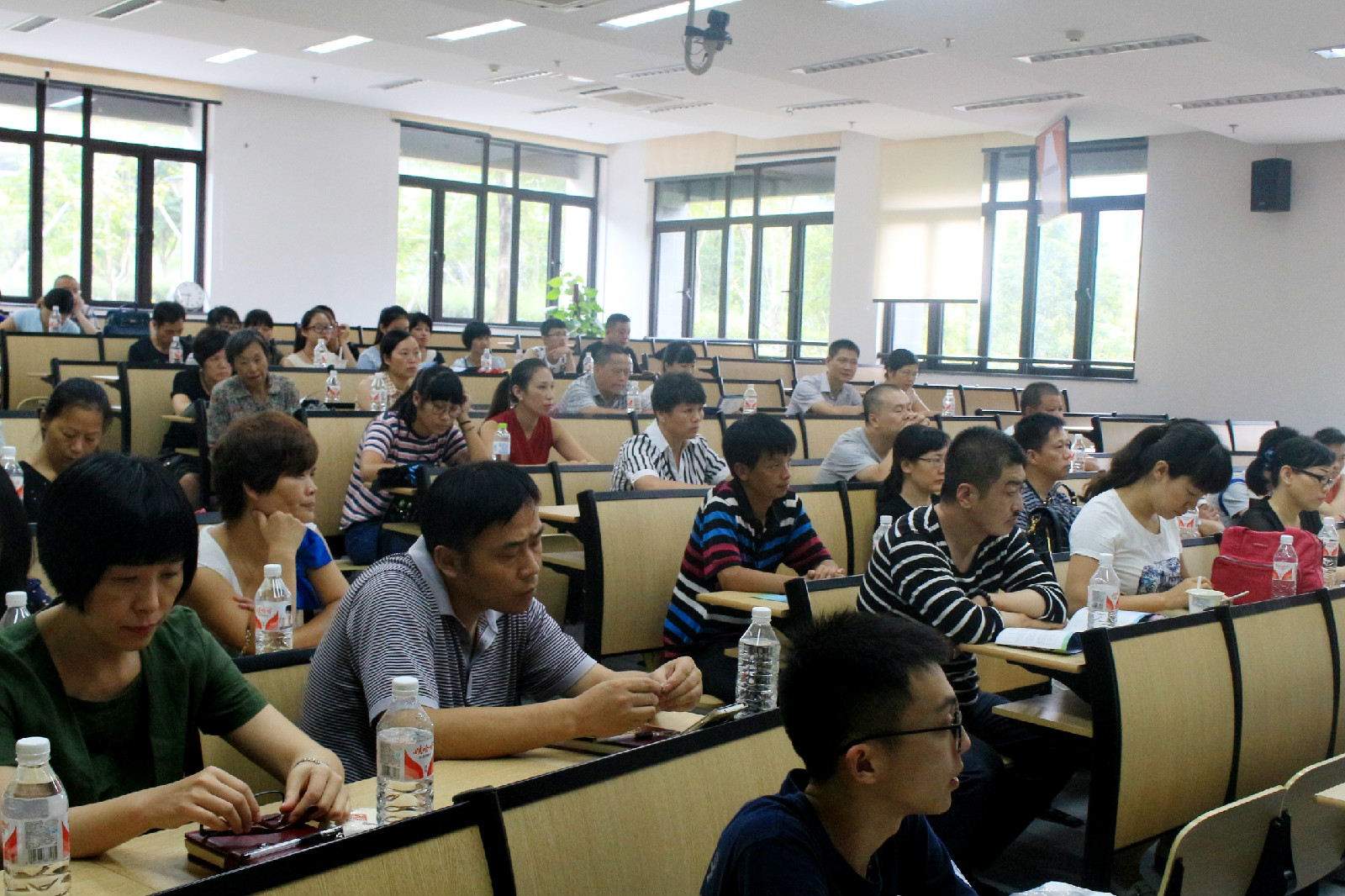 新生家长会现场