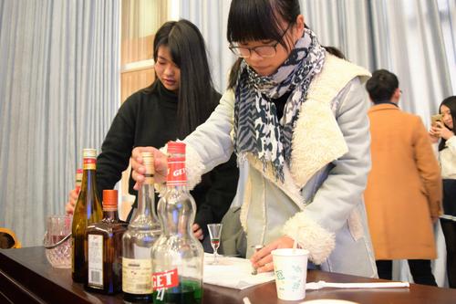 11观众学习彩虹酒