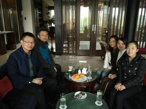 学院老师走访企业与毕业生座谈