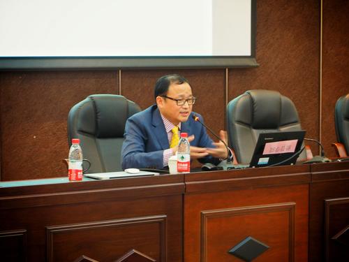 知名北美校友朱锦涛博士返校做讲座