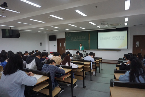冯婷婷学姐为大一、大三会展学子开展讲座2