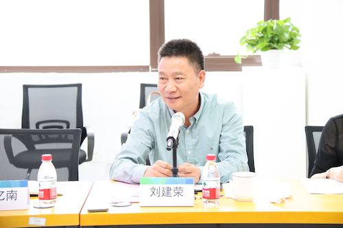 丽水职业技术学院党委副书记、浙江大花园建设研究院院长刘建荣讲话