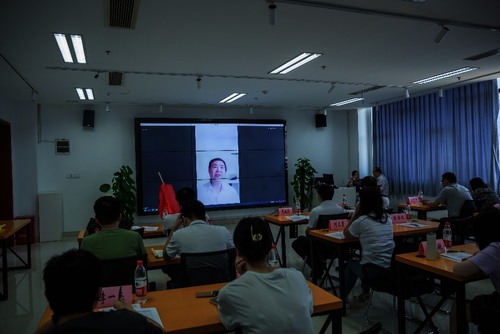 中国社会科学院学部委员潘家华致辞