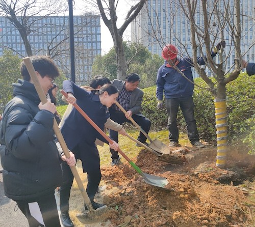 铲土